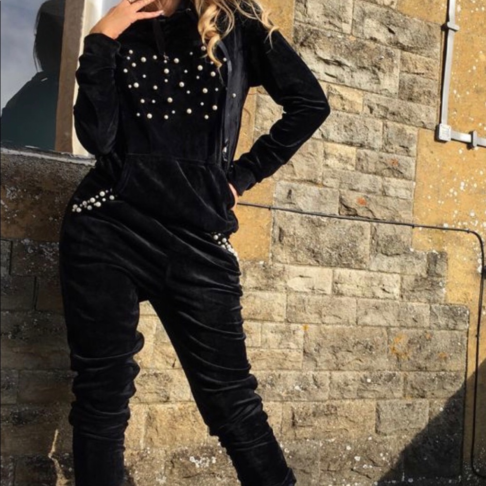 New Soft Pearl Embellished Velvet Lounge Set